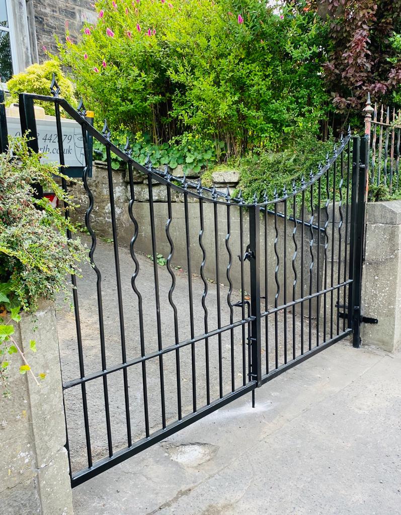 Black gate installation with ifab vehicle 
